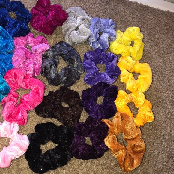 32 Soft Scrunchies - Picture 2 of 4
